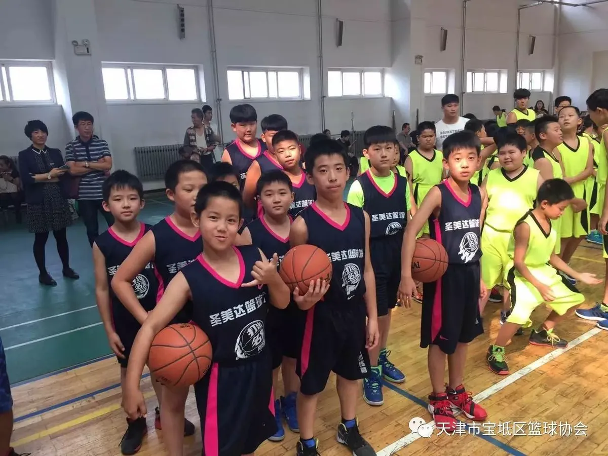 儿童如何在游戏中学习篮球技术_2